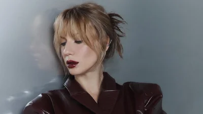 "Ловити крайні сонячні дні": Леся Нікітюк показала модний образ, в якому гуляє з дитиною