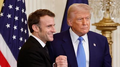 Полиция остановила авто Президента Макрона, чтобы Дональд Трамп мог проехать первым