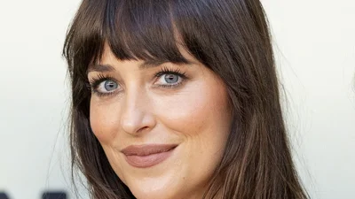 Челка в стиле 90-х возвращается: почему "разбитый" вариант станет фаворитом осени 2025