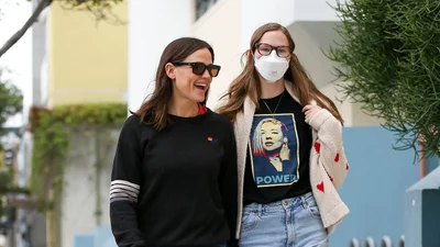 Дочь Аффлека и Гарнер выступила в ООН и призвала вернуть ношение масок