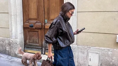 Шкіряна куртка-бомбер – головна покупка цієї осені