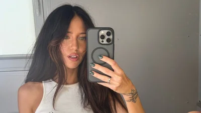 Что в косметичке Нади Дорофеевой — из чего состоит базовый мейкап артистки