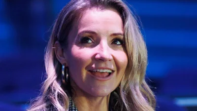 Объемный кардиган от Хелен Скелтон: сезон вязаных изделий открыт