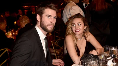 Майли Сайрус призналась, зачем хранит платье, которое надевала на первое свидание с экс Лиамом Хемсвордом