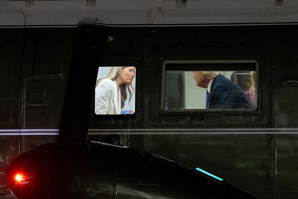 Сварка Дональда Трампа з Меланією попала на камери. - 769965 Сварка Дональда Трампа з Меланією попала на камери. - фото 769965