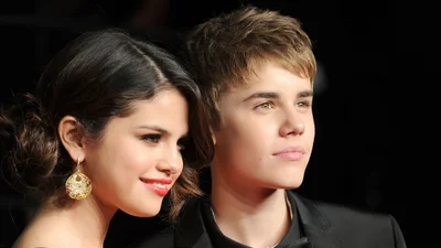 "Ты потерял золото": Джастина Бибера затроллили в соцсети из-за свадьбы его бывшей Селены Гомес