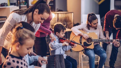 Пісні до Дня вчителя 2025, які пробирають до сліз