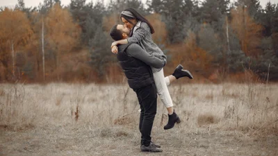 Полум'яне кохання та гармонія чекають на ці три знаки зодіаку