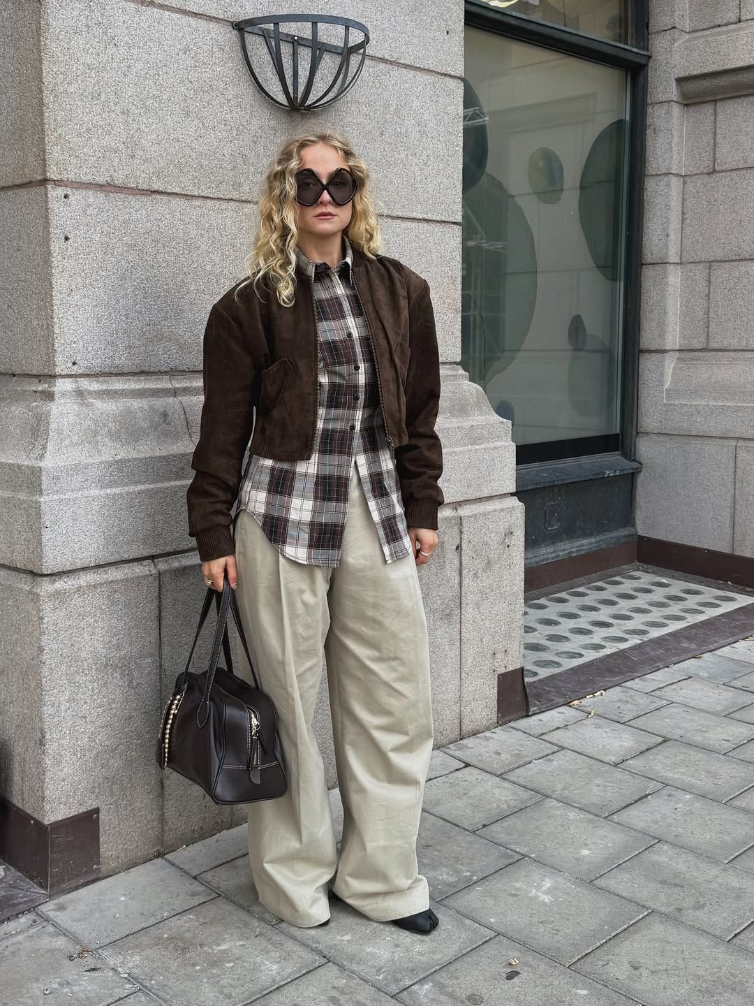 Картата сорочка повертається - як носять її fashion-іконки цієї осені. - фото 771406