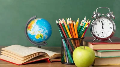 День вчителя 2025 - особливі листівочки та короткі вірші для привітання