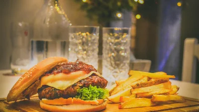 Фастфуд всего за несколько дней приводит к провалам в памяти - исследование