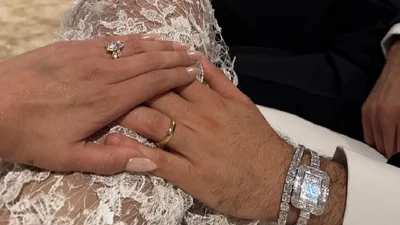 Весільний манікюр Селени Гомес — головне натхнення для осіннього дизайну 2025