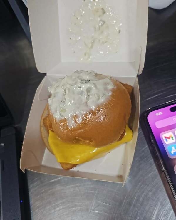 Найкумедніші фейли McDonald’s, після перегляду яких тобі прийдеться шукати новий улюблений фастфуд - фото 772912