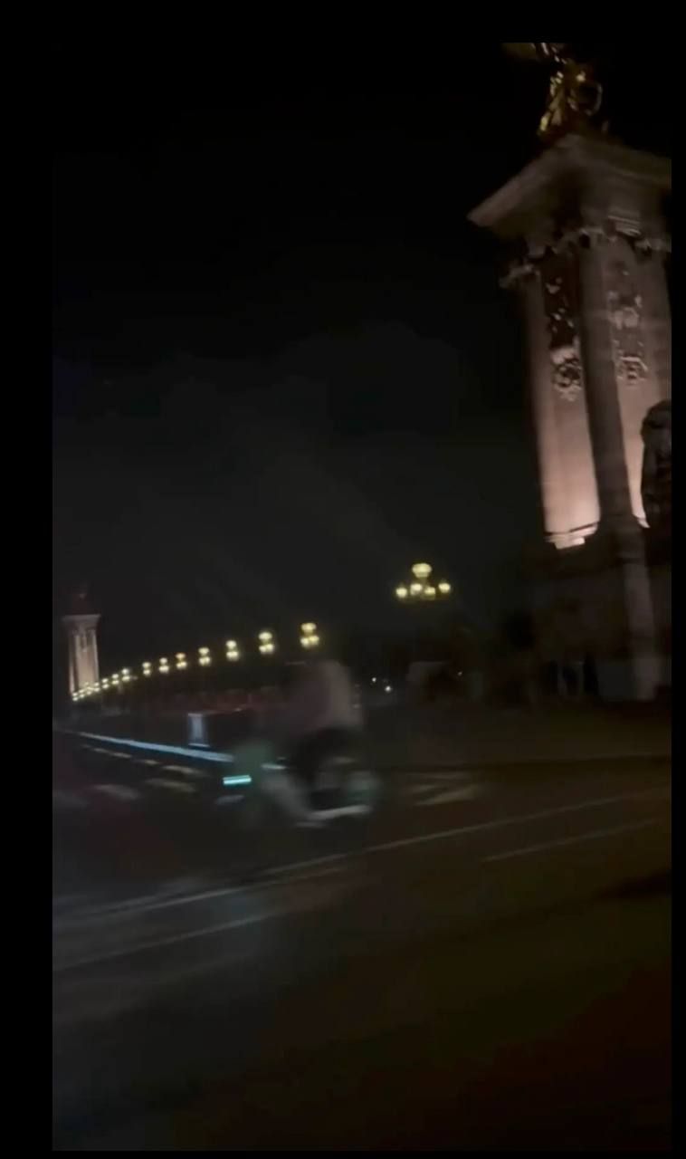Меган Маркл зняла відео біля місця загибелі принцеси Діани. - 773667 Меган Маркл зняла відео біля місця загибелі принцеси Діани. - фото 773667