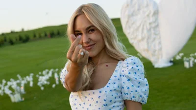 Даша Квиткова показала уже второе кольцо на правой руке и намекнула на тайную свадьбу