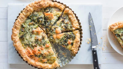 Кіш з лососем і шпинатом – приготуєш один раз і повторюватимеш завжди