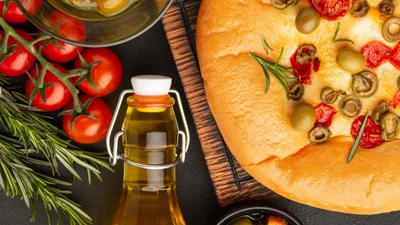 Секрет ідеальних бортиків піци: рецепт ароматної пряної олії всього з 3 інгредієнтів