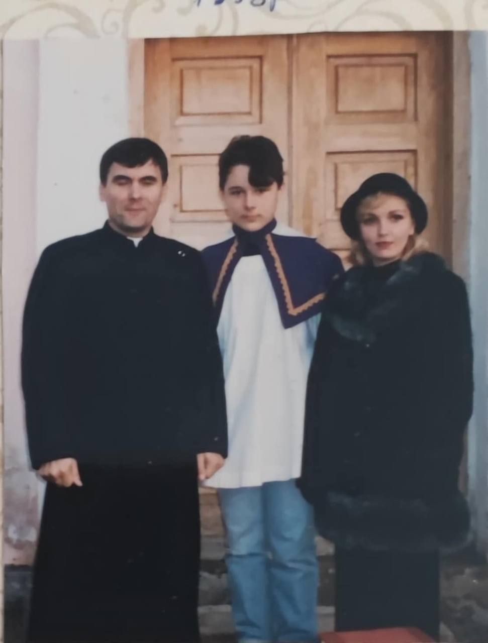 Українські зірки показали, якими лапульками були в школі: геть не впізнати суперстарів - фото 774699