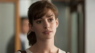 Енн Гетевей міняє сукню на військову форму: нова роль акторки, яка розіб'є серце