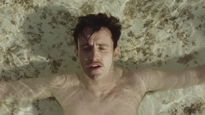 "История звука" – интересная премьера, где парни любят друг друга на фоне звуков природы и войны