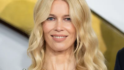 Клаудія Шиффер "вигуляла" аж дві розкішні сумки - Chloé та Balenciaga: яка ж краща