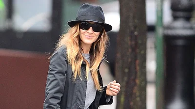 Сара Джессіка Паркер взула гумові чоботи замість витончених шпильок: новий образ зірки