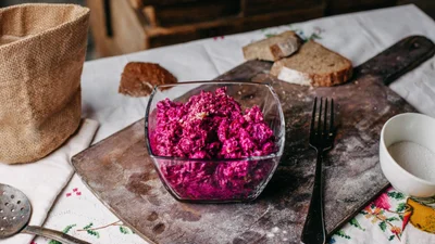 Забудь о винегрете: готовь всю осень этот салат из свеклы