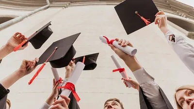 Вдохновенные поздравления с Международным днем студента 2025 - открытки и стихи к празднику