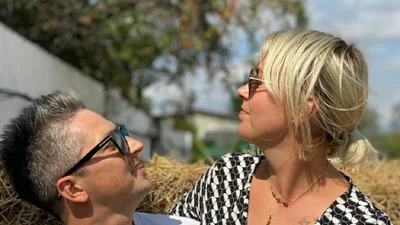 Олександр Педан показав світлини зі свого весілля: який вигляд мав ведучий понад 20 років тому