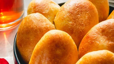 Золотисті пиріжки з печінкою з духовки – смак, від якого складно втриматись