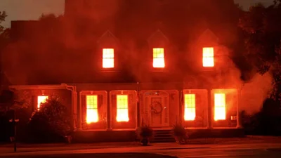 Горящий дом на Хэллоуин: как декорации стали причиной вызовов пожарной