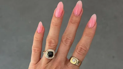 Манікюр "рожеве масло" — елегантний відтінок, який стане головним трендом цієї осені