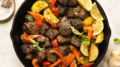 М’ясо з кабачком – страва, яку готують, коли хочеться просто й смачно