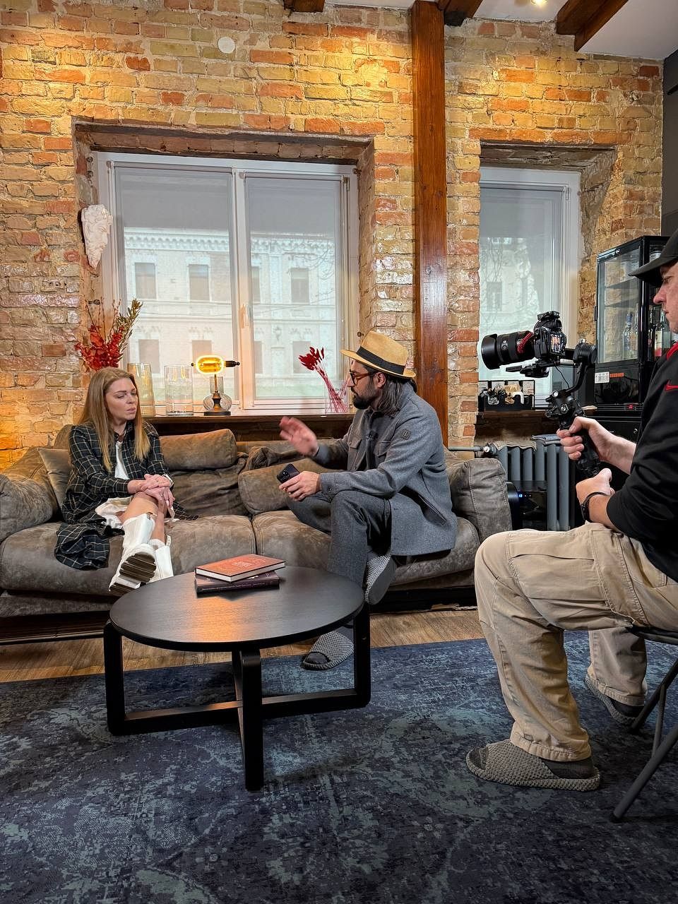 Євген Фешак заінтригував фото з відомою білявкою і сказав, що в нього для нас є новина - фото 777342