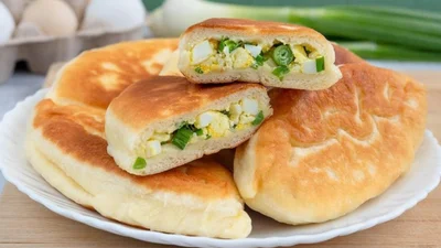 Без последствий для фигуры: жареные пирожки с яйцом и луком без лишнего жира и теста