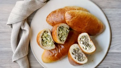 Запеченные беляши на дрожжевом тесте – пышные, ароматные и без капли фритюра