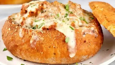 Не обычный жульен: маленькие съедобные горшочки с сырной корочкой