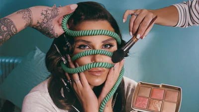 "Алло, підтримка": налаштовуйся на любов під нову пісню гурту KAZKA