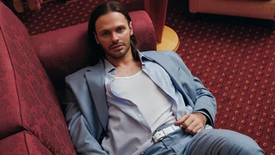 CHEEV перетворює романтичні комедії на музику в альбомі "ROMCOM"