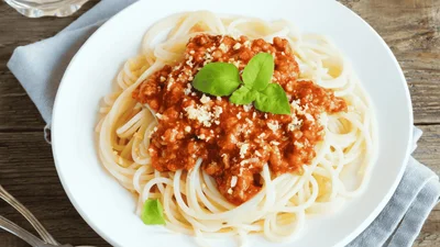 Італійська паста болоньєзе, яку ти приготуєш краще, ніж у ресторані