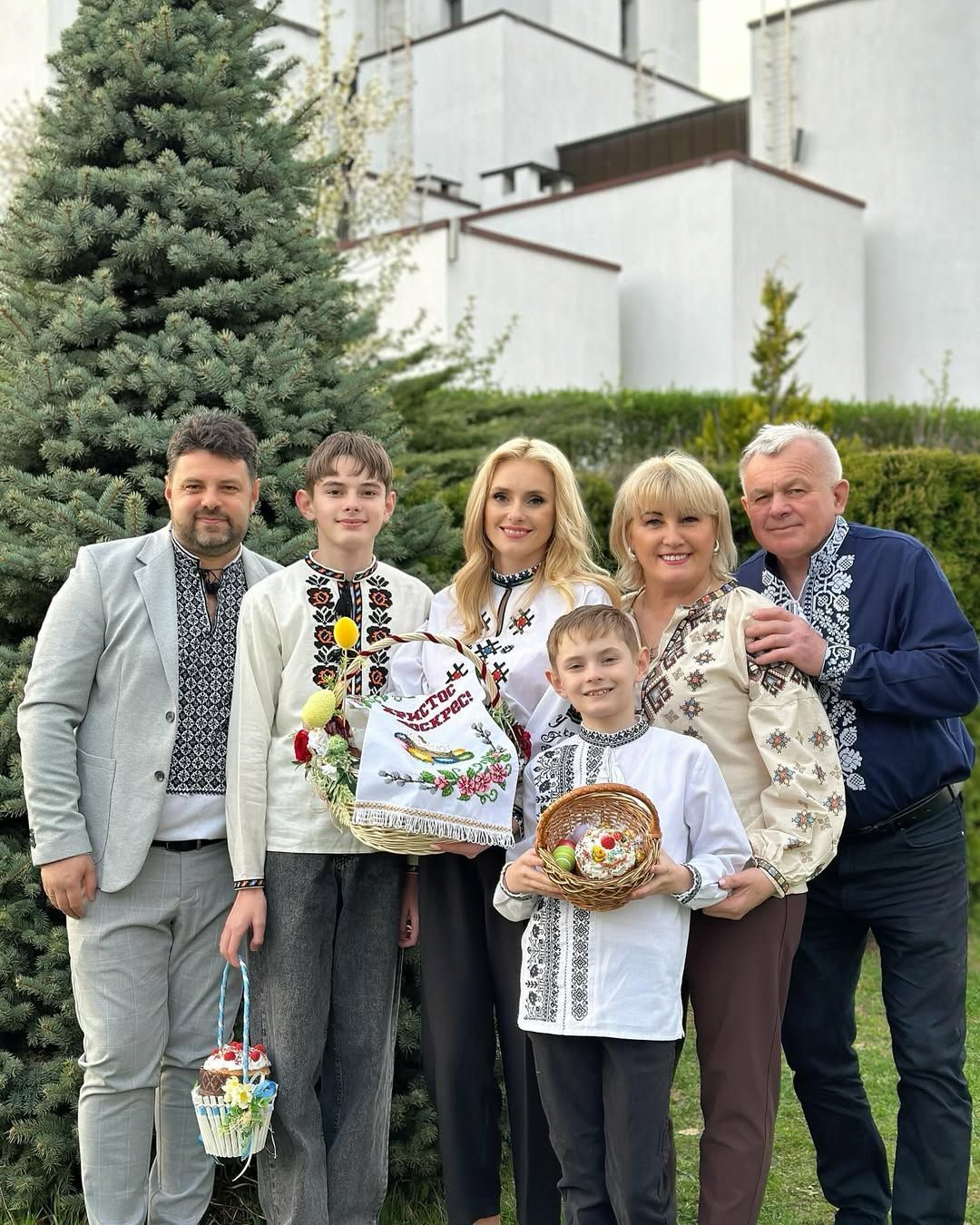Ірина Федишин, її діти, чоловік та батьки - фото 779394
