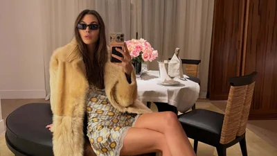 Від Черетті до Еністон - дивись, як зірки стилізували літню сукню-комбінацію для холодної пори року