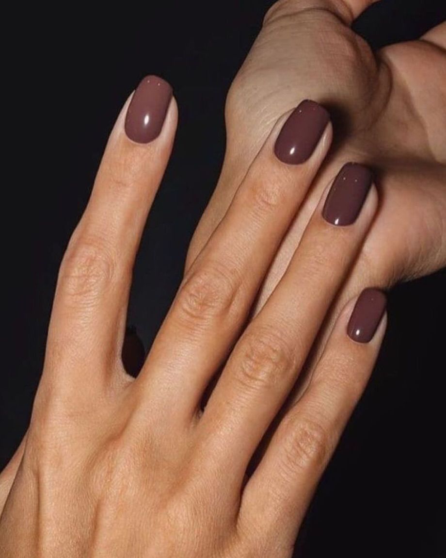 Лиственный маникюр - новая одержимость beauty-девушек осенью 2025 года - фото 780071