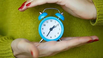 Хто насправді вкрав нашу годину: таємна історія переведення годинників, про яку ти не знала