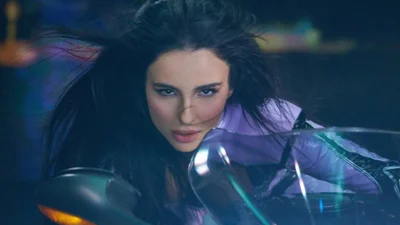 Анна Тринчер представила танцевальный хит "No cocaina" с глубоким месседжем о любви и зависимости