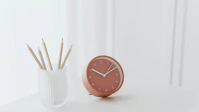 Почему мы все еще переводим часы - и будет ли этому конец