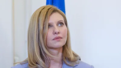 Елена Зеленская в сером монохромном сете - образ, который легко повторить в офисном гардеробе