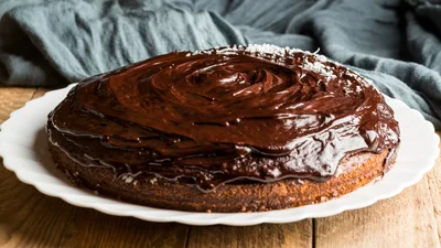 Изи бризи: готовим влажный шоколадный пирог с нутеллой на сковороде за считанные минуты