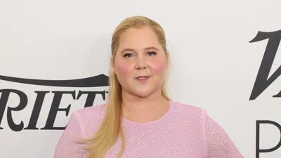 Емі Шумер у спортлуці показала дивовижні результати схуднення - осина талія та плоский живіт