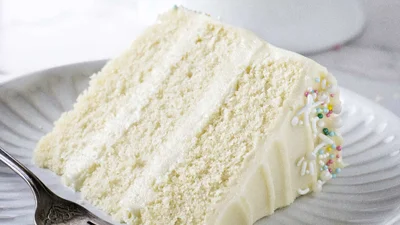 Торт "Сметанник", який тане в роті – рецепт з минулого, що досі вражає
